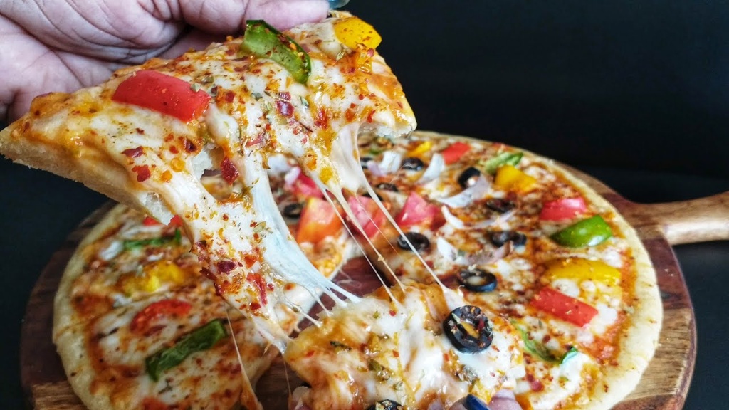 Indian Farm House Pizza (Loaded with Grilled Mushroom, Olives, Onion, Capsicum)